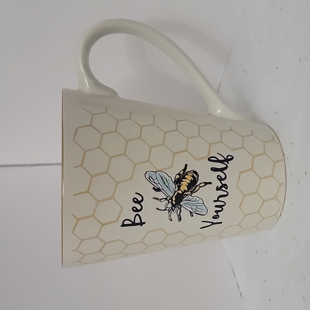 Spectrum Designz Bee Yourself 17-oz Mug, NWT